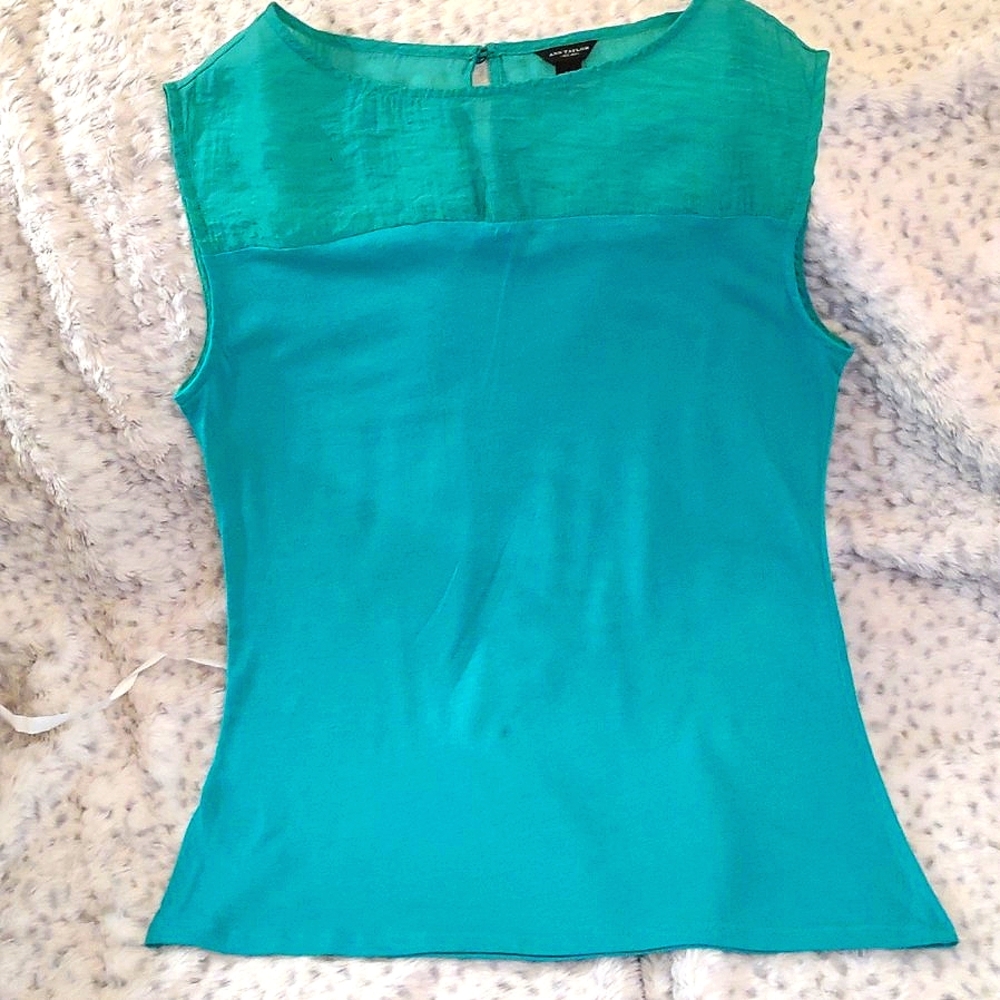 Ladies Sleeveless Top